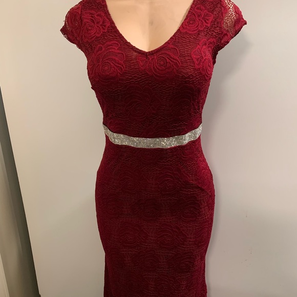 Women junior burgundy lace bodycon maxi dress size (S) sleeveless zipper back - Picture 3 of 9
